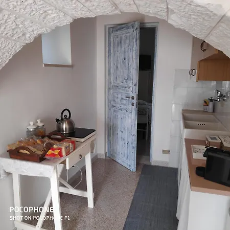 Dimora Sumerano לינה וארוחת בוקר אלברובלו